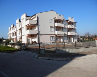 Apartments Nautica - Novigrad - Edificio