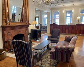 The Brandon Inn - Fourth Floor Queen Room - Brandon