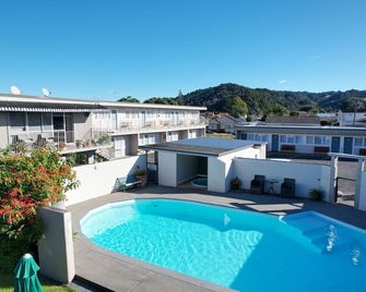 كونتينينتال موتيل - وهانغاري - حوض السباحة