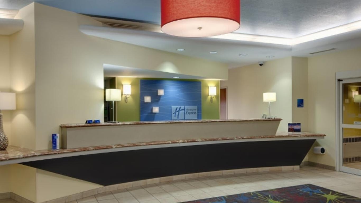 Holiday Inn Express Hotel & Suites Saginaw, An IHG Hotel