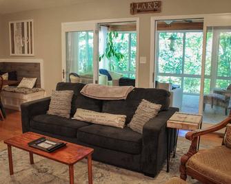 Hidden Gem on Lake Lanier - North GA Mtns-Book Now & Enjoy Holiday Events Nearby - Dawsonville - Wohnzimmer