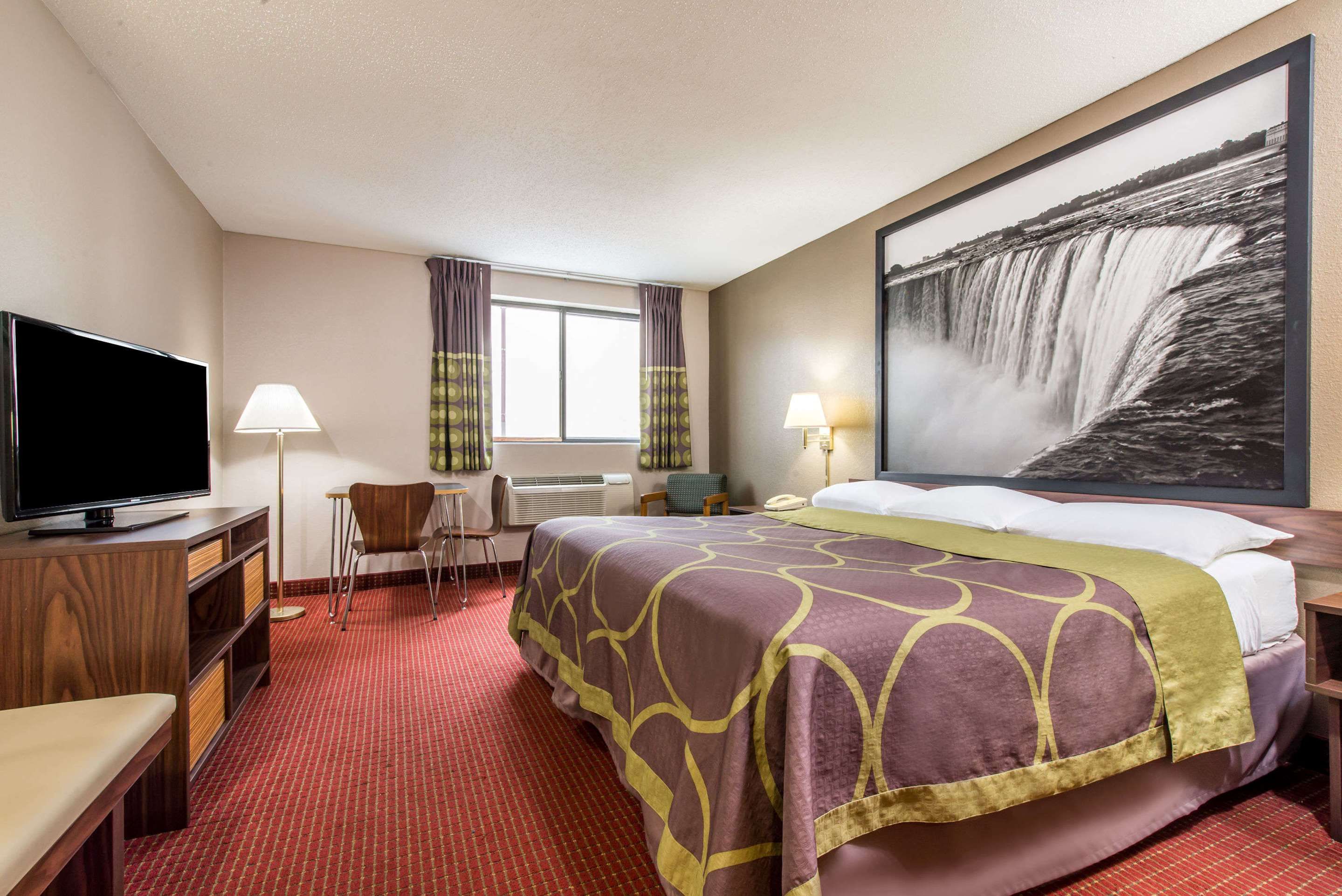 Super 8 by Wyndham Niagara Falls NY - Niagara Falls - Κρεβατοκάμαρα
