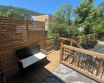 Congress House - Walk everywhere from this elegant comfortable home - Berkeley Springs - Balkon