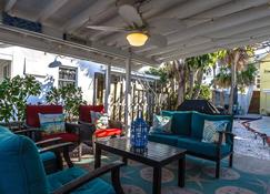 Cozy Beach Rental 1B/1B - St. Pete Beach, Florida - Lounge
