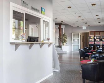 Dalhall Hotell - Åmål - Front desk