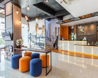 Great Diponegoro Hotel Surabaya - Surabaya - Front desk