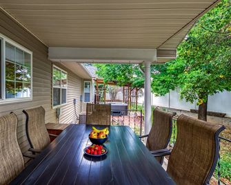 The Hidden Gem House- 3 Bedroom house with hot tub - Cedaredge - Patio