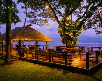Holiday Inn Suva By IHG - סובה - פטיו