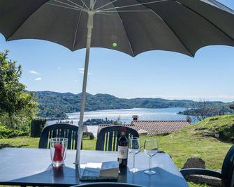 Beautiful private villa for 6 guests with WIFI, TV, patio and pets allowed - Pella - Patio