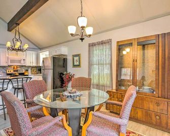 Beautiful Home with Mountain-View Deck + Smart TV - Pine Mountain - Eetruimte