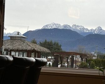 Mountain View Farm Experience! - Pitt Meadows - Balcony