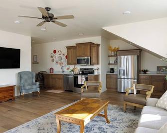 Hidden Springs Rv Resort - Ivins - Living room