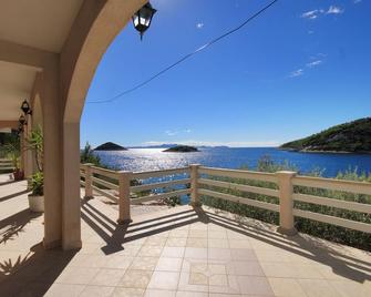 Apartments by the sea Karbuni, Korcula - 9308 - Blato - Balcón