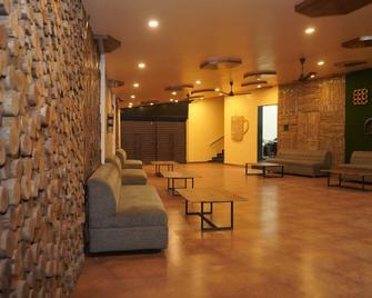 Orange Eye Resort ,Raipur - Райпур - Лоббі