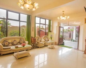 Inle Apex Hotel - Nyaungshwe - Lobby