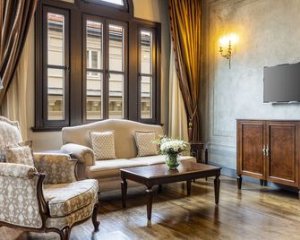 Palazzo Donizetti Istanbul, Tapestry Collection by Hilton - Istanbul - Living room