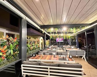 كلوب كاراكاس أبارت - مارماريس - مطعم