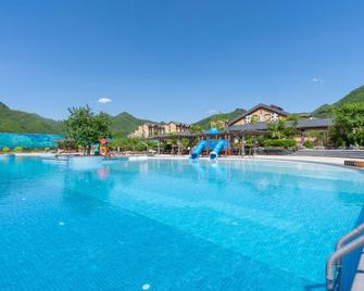 Huaximu Hot Spring Hotel - Benxi - Pool