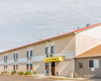 Super 8 by Wyndham Luverne - Luverne - Edificio
