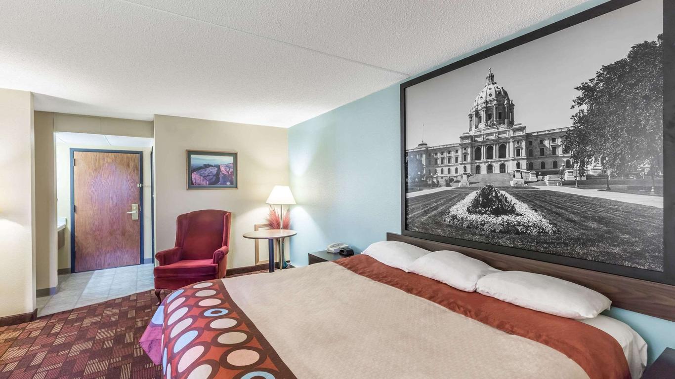 سوبر 8 باي ويندام لوفيرن