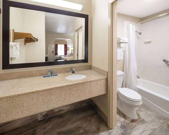 Hotel Oxford, a Travelodge by Wyndham - Oxford - Bathroom