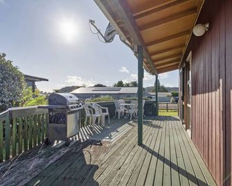 Golden Days - Whitianga Holiday Home - Whitianga - Balcón