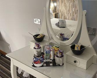Six Bells Hotels - Enfield - Room amenity