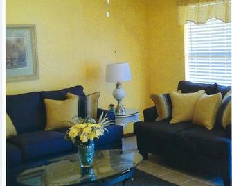 2 Bedroom 1 Bath Luxury Apartment - Enid - Σαλόνι