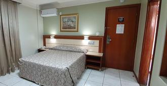 Brumado Hotel - Campo Grande - Yatak Odası
