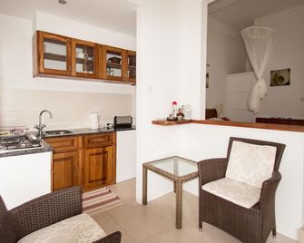 Apartment Merle for 2 people on Beau Vallon - Beau Vallon - Kitchen