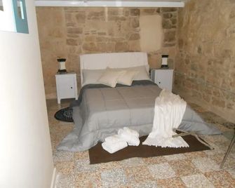 Piazzetta Scolanova - Trani