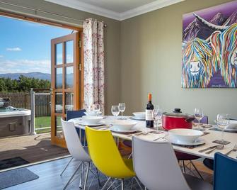 Snowmass Lodge - hot tub in Aviemore - Aviemore - Essbereich