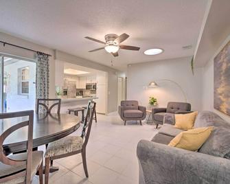 Pet-Friendly Apopka Home 30 Mi To Wdw! - Apopka - Living room