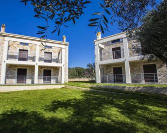 Green Hill - Loutsa - Building