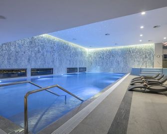 فندق هيلتون بودغوريتشا سرنا غورا - بودغوريكا - حوض السباحة