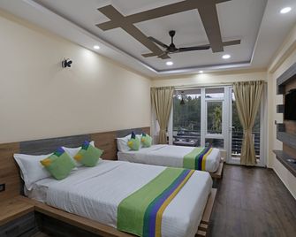 Treebo Sky Vista Suites with Hill View - Chikmagalur - Schlafzimmer