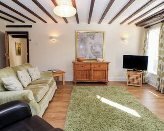 Barn Cottage - Buxton - Living room