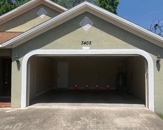 2 beds 1 bath full kitchen extended stay - Tampa - Building