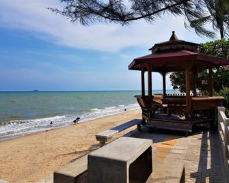 Sea Smile Resort - Prachuap Khiri Khan - Beach