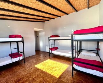 Moving Hostel Travel Bar - סן קרלוס דה ברילוצ'ה - חדר שינה