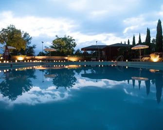 Residence Borgo San Lorenzo a Linari - Sovicille - Zwembad