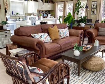 Wicklow Woods Studio, Beautiful Mountain Views,cool Streams And Waterfalls - Andrews - Sala de estar