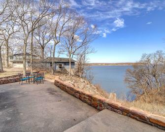 Lake Hudson Home with Patio in Locust Grove - Locust Grove