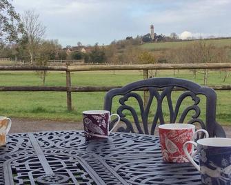 4 bedroom accommodation in Hawkesbury Upton - Badminton - Patio