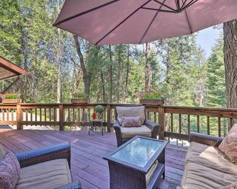 Pollock Pines Resort Cabin 11 Mi to Apple Hill - Pollock Pines - Patio