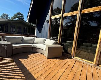 Lakeside cottage, water access + pet friendly - Jasper - Balcony