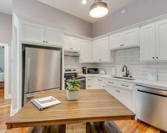 Downtown Hot Springs Condo - Walk to Restaurants! - Hot Springs - Kitchen
