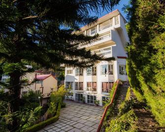 Livingstone Misty Mountains resort Premium Room - Solan - Building