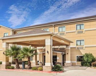 Grander Inn & Suites By IHG - Tyler - Building