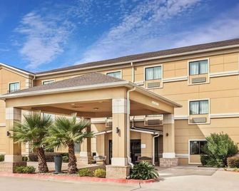 Grander Inn & Suites by IHG - טיילר - בניין